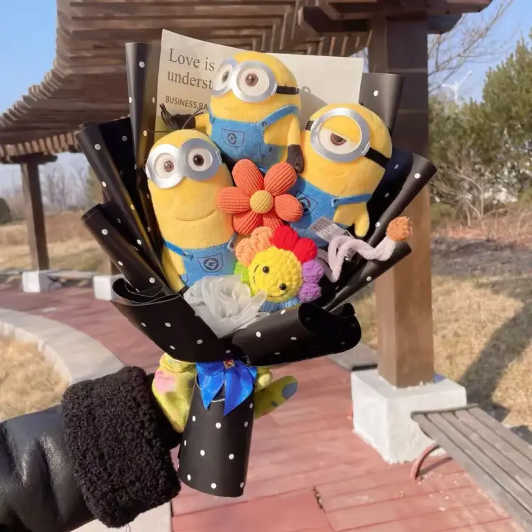 Muñecos de Peluche Originales de Amine Minions con Girasoles y Rosas, Ramos Creativos, Regalos para Navidad, Cumpleaños, Graduación y San Valentín